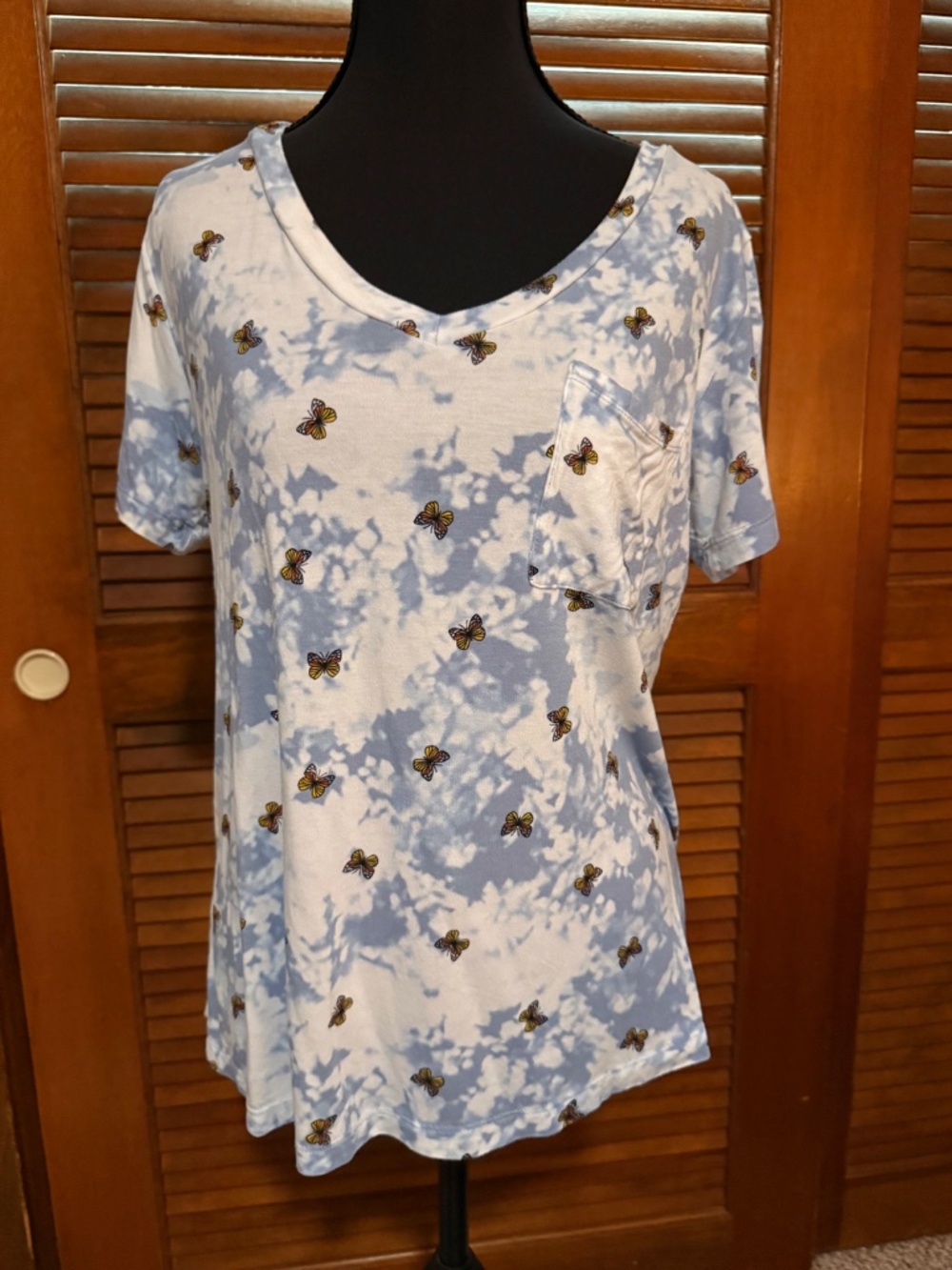 No Boundaries White and Blue Top